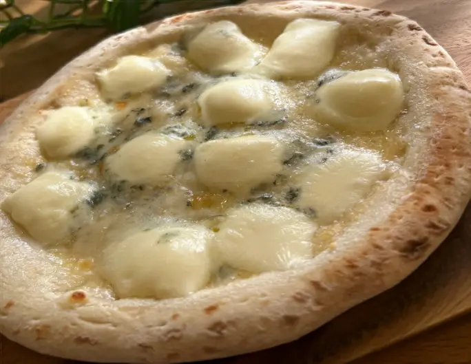 ドルチェヴィータ クアトロフォルマッジ　本格イタリアン冷凍ピッツァ