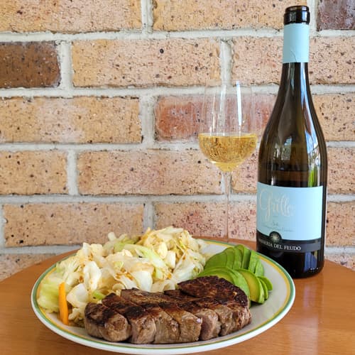 果実味豊かでまろやかな味わいは、お魚よりもガッツリ系お肉料理にピッタリ！