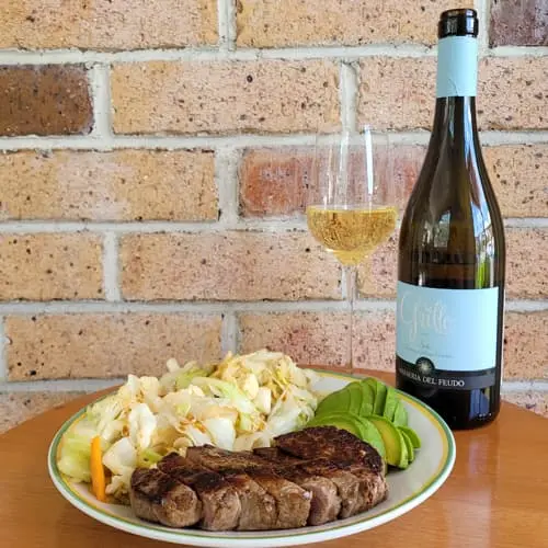 果実味豊かでまろやかな味わいは、お魚よりもガッツリ系お肉料理にピッタリ！